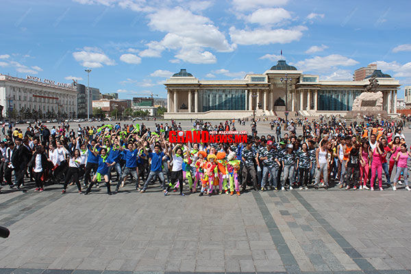 Чингисийн талбайд “Flash mob”