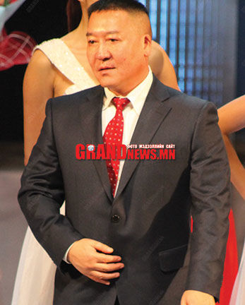 Алтны магнатыг дагавал ам тосдох уу, охидоо!