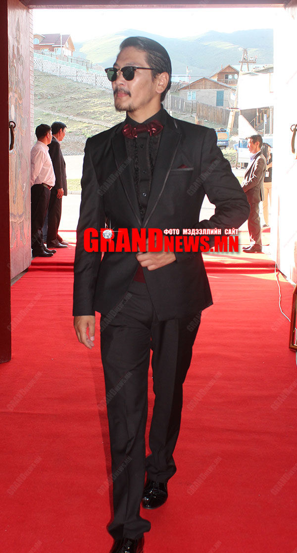 С.Ариунбямба амьдрал дээр “луйвар” хийдэг үү?