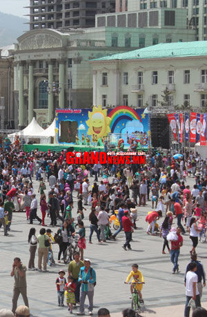 Баярын өдрийн содон чимэг