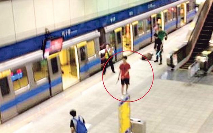 20 гаруй хүнийг хутгалжээ