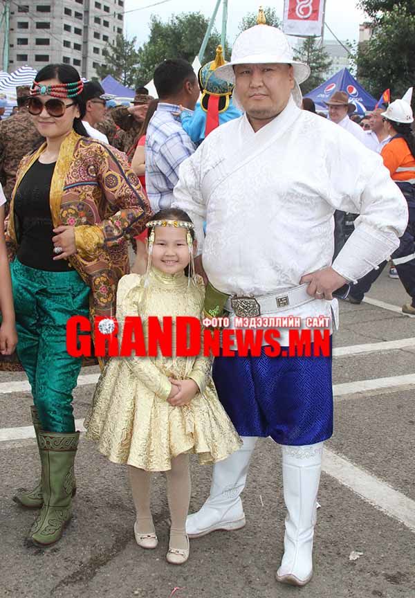 Дээгий  “Тэнгэрийн бүсгүй”-тэйгээ