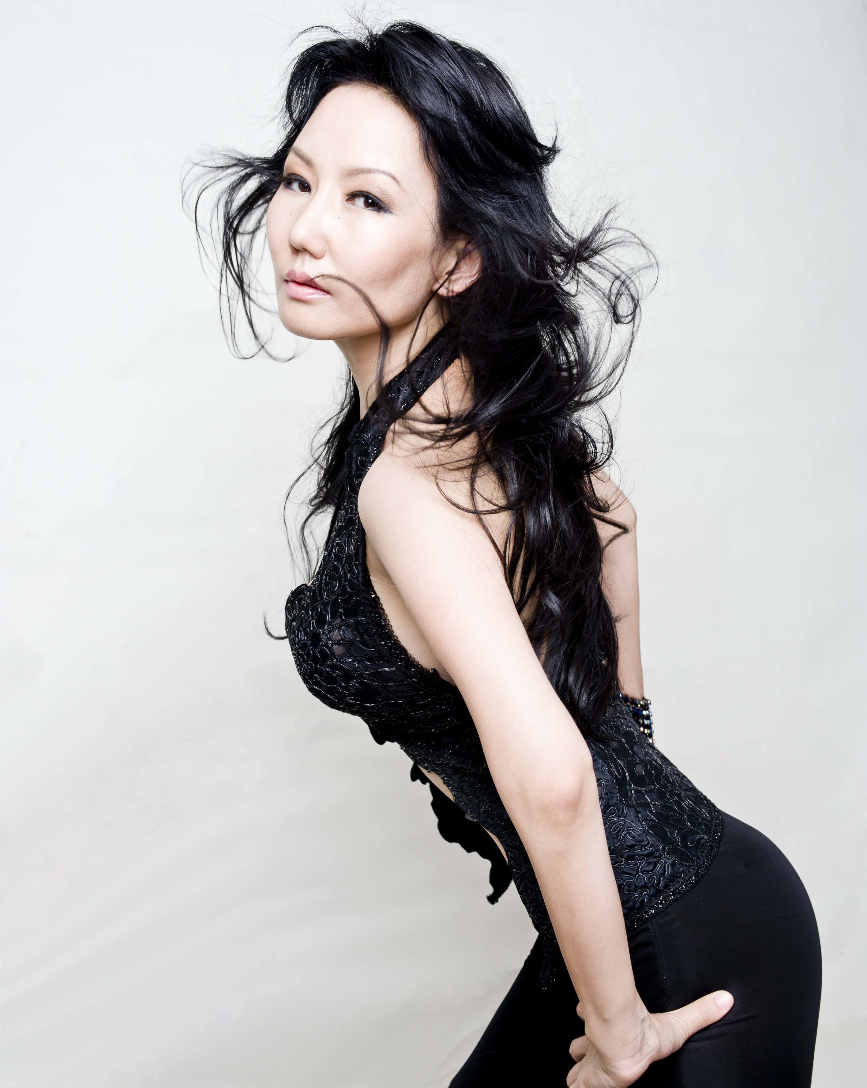 Хийлч Дээгий дэгжин гоёлтой