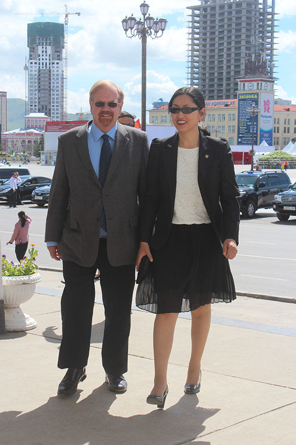 Ц.Оюунгэрэлийн эндүүрэл элэг хөшөөв