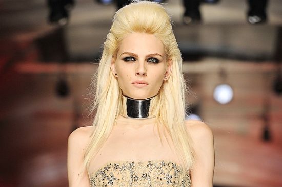 Эрэгтэй загвар өмсөгч хүйсээ солиулав