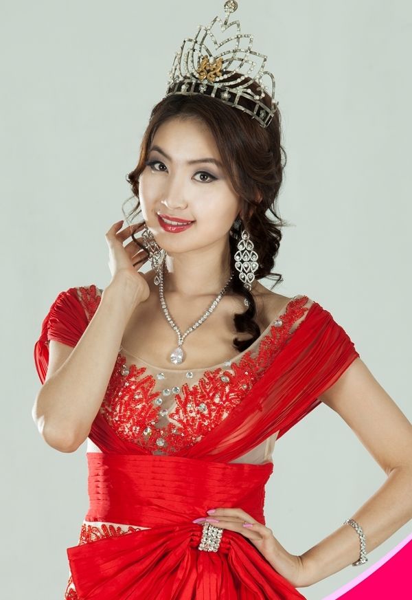 Хурим мөрөөдүүлсэн хархүү хэн бэ?