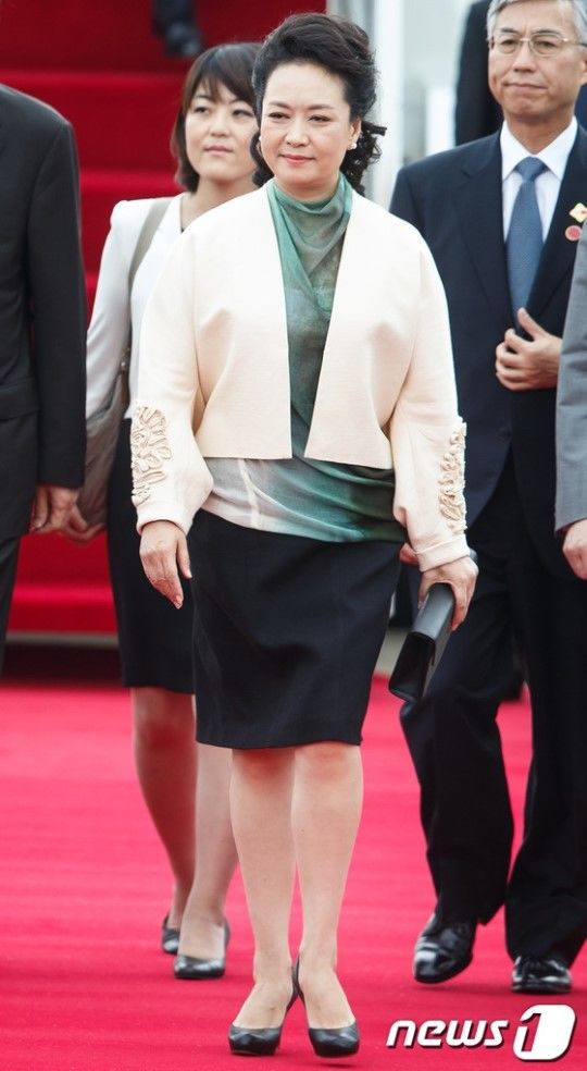 Хятадын тэргүүн хатагтай анх удаа