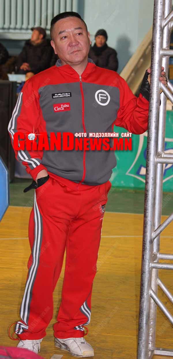 Хүүхний асуудал дээр хүмүүждэггүй Мянгаа юм гээч...