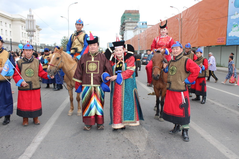 Дээлтэй Монгол наадмын хөтөлбөр