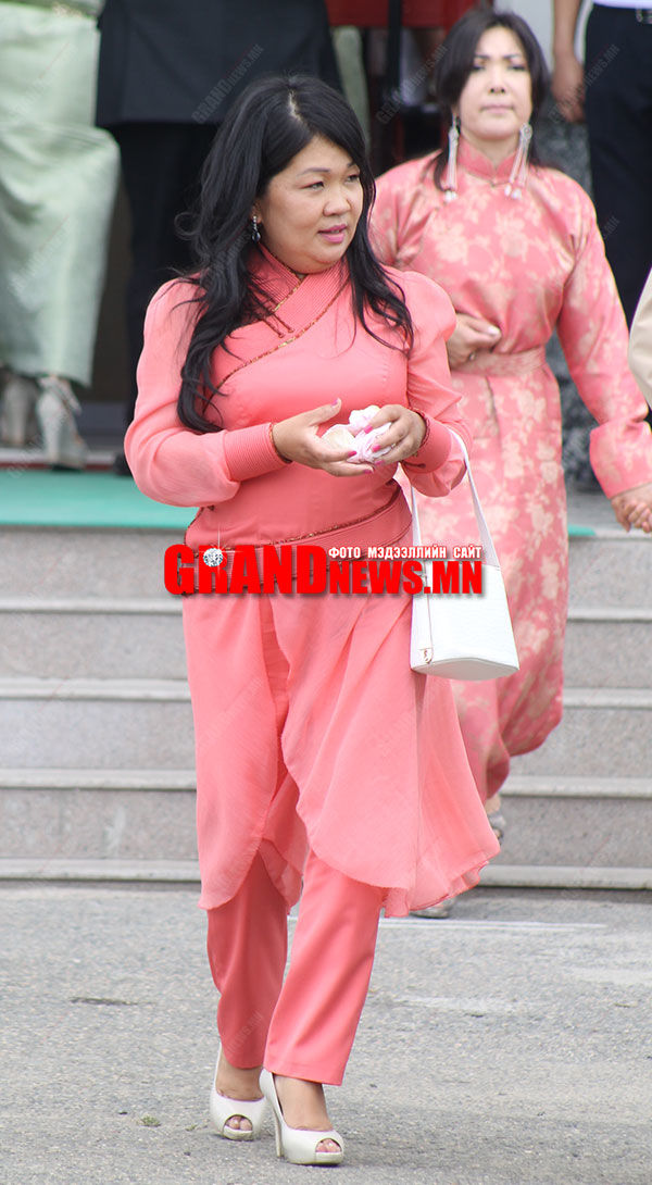 Ж.Батзандангийн эхнэрийн содон гоёл