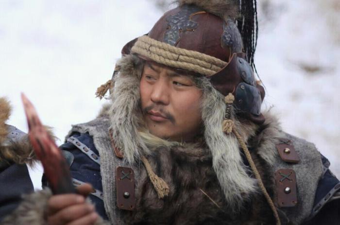 Н.Ялалт авьяаслаг хүүтэй хамтран тоглов