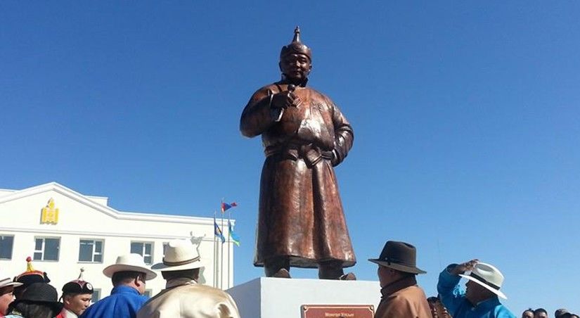 Бөх тайлбарлагч А.Ганбаатар агсны хөшөөг босгов