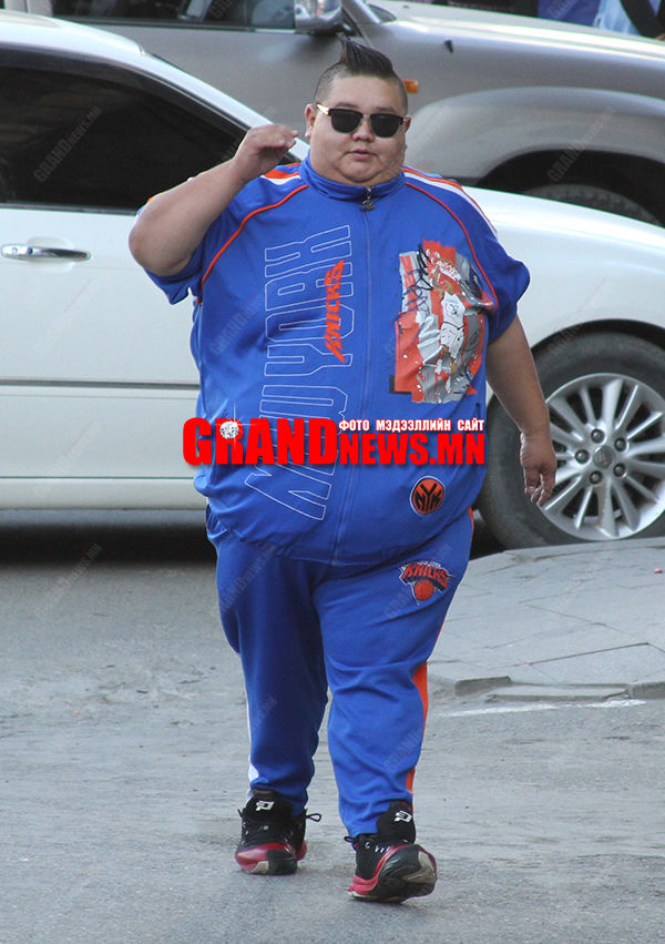 Ноён Бондгор энд л өнхөрч явна