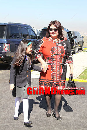 Хорин жил амьд явах үүрэг өгсөн охин