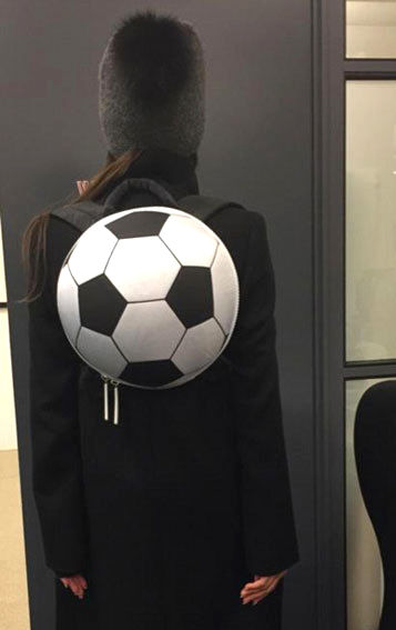 Виктория Бекхэм хүүхдийнхээ үүргэвчээр гангарлаа