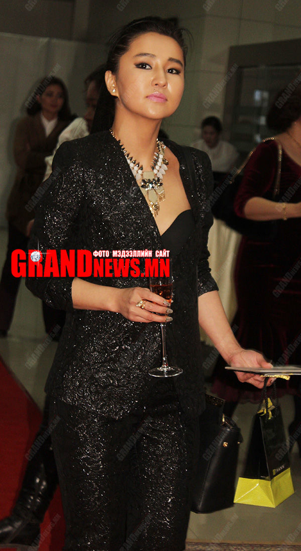 Б.Хулангийн хөөрхөн single эгч