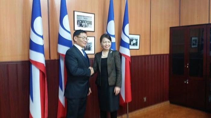 Тамга авч зугтдаг шинэ ”Генсек” 