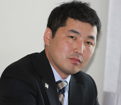 О.Баасанхүү санасандаа хүрэв