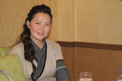 С.Жавхлангийн гэргий сайн үйлс хийжээ