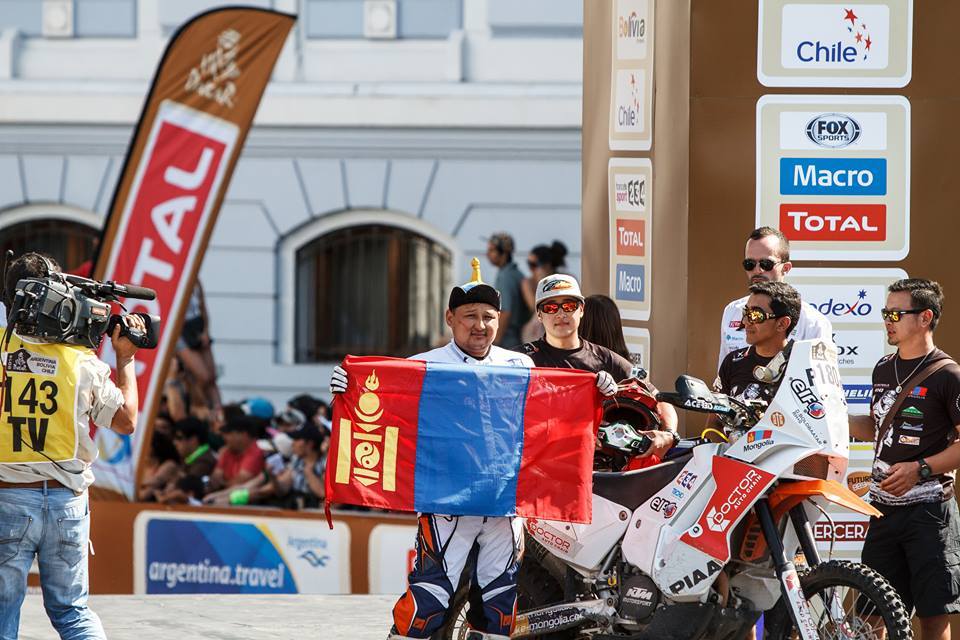 Монгол залуустай ”Дакар Ралли”