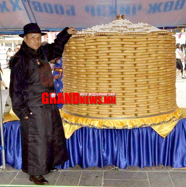 Боов хайрдаг бор залуутай танилц!