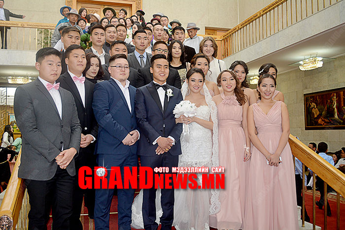 Жүжигчин Б.Мишээл хуримаа хийлээ /фото/