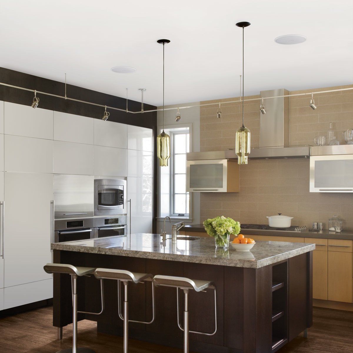 Цэмцгэр байдал, цэвэр, тод дуугаралттай Bose