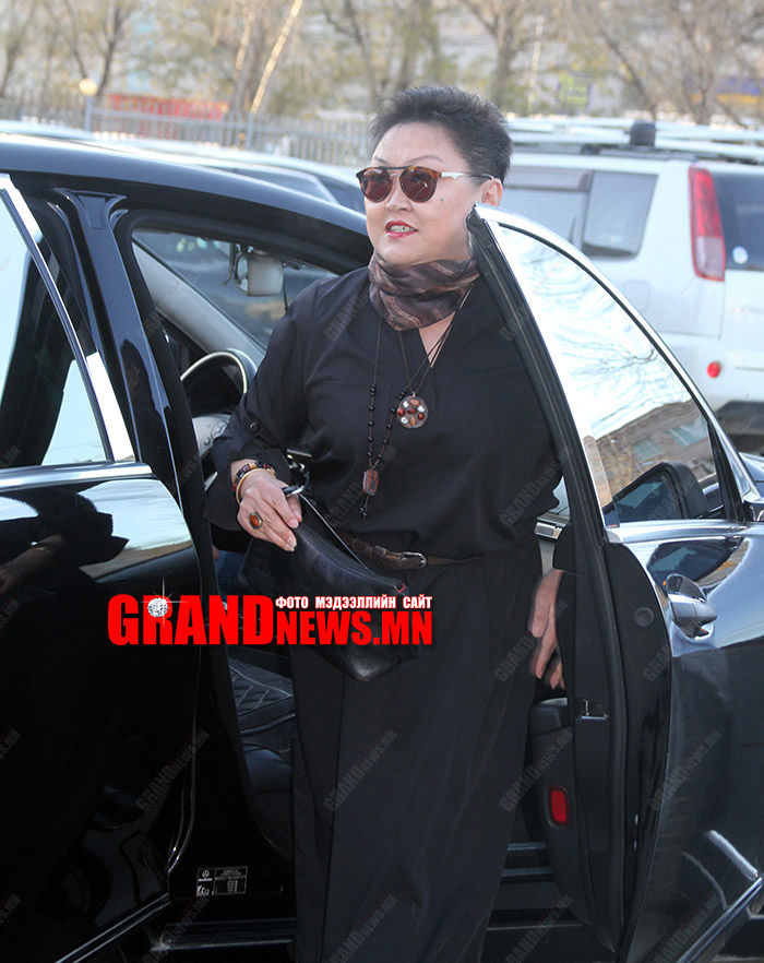 Б.Ангирмаа гундахгүй ээ