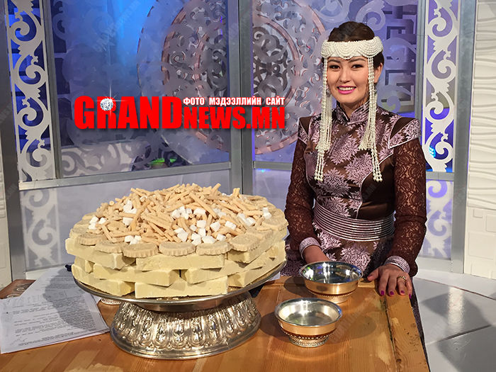 Нандиа Үндэсний телевиздээ  эргэж ирлээ