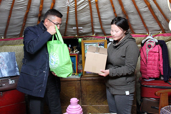 “Өгөх өдөр” –ийн бэлэг эзнээ олов 