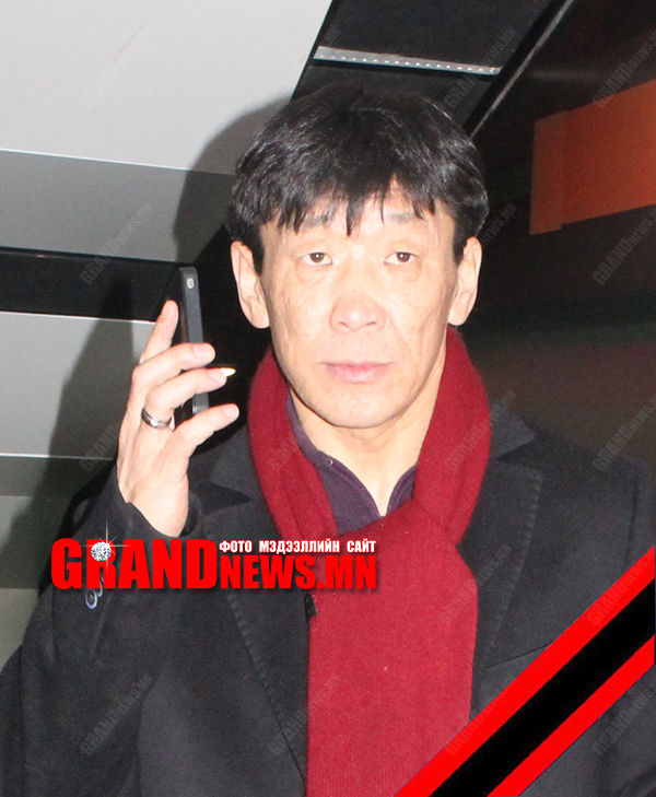 Хошин урлагийнхан Амбийгийн гэгээн дурсгалд зориулж суварга бүтээлгэж байна