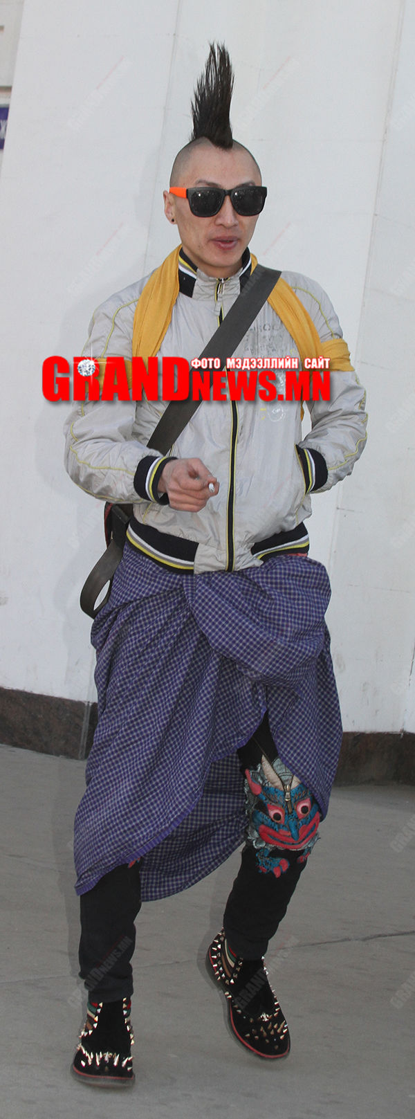 Монголын Лэди Гага энд байна