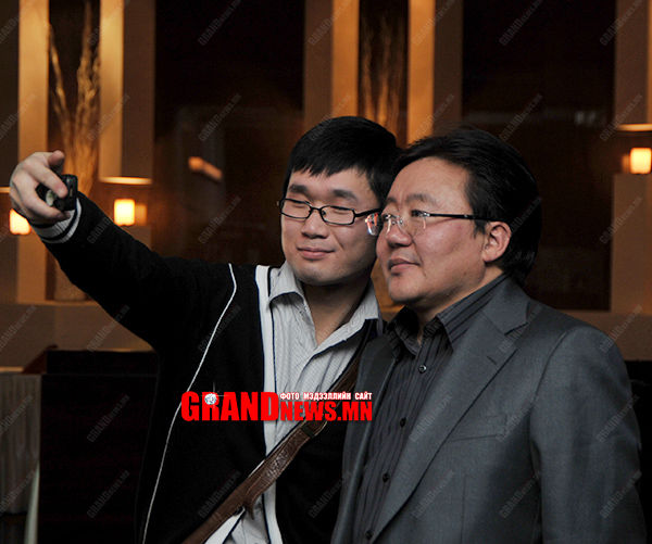 Селфиг ингэж хийдэг юм