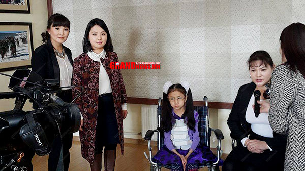 “Гэрэлт зүрх”-д найрагч бүсгүйчүүд, урлагийн одод нэгдлээ