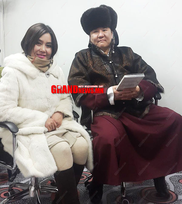 24 жилийн дараа хамтдаа