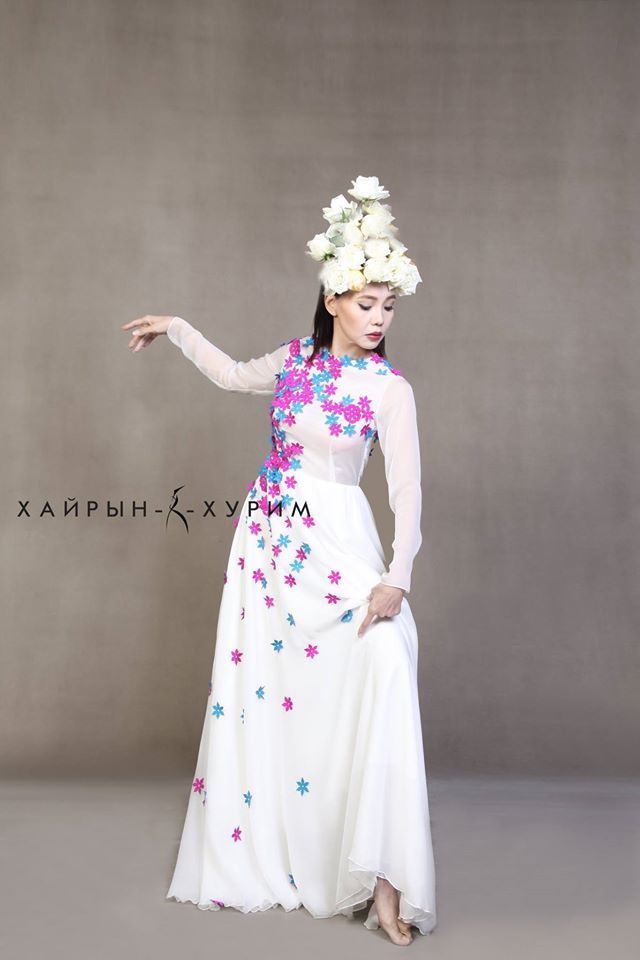 “Хайрын хурим”-ын хайр хүрэм даашинзтай танилц!