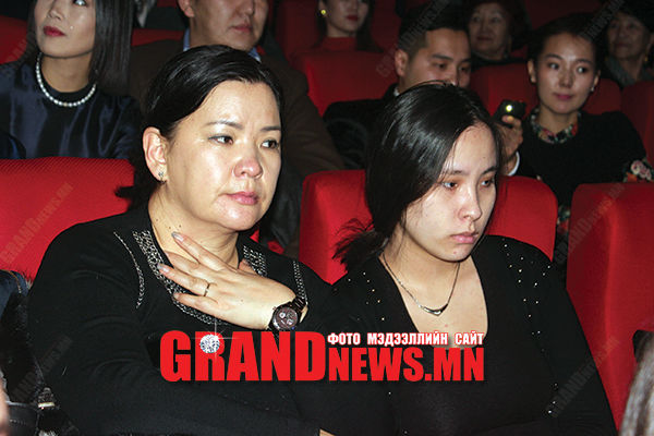 Хүрлээгийн хамтран амьдрагчид  мөн үү гэж асуухад ХҮРЛЭЭ