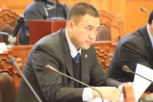 Б.Чойжилсүрэн гишүүнд машин ”зүгээр” өгөх хүн байна уу?