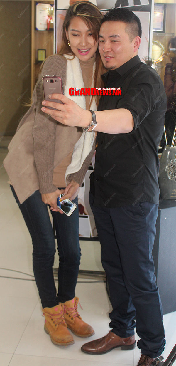 Х.Бадамгэрэлийн “селфи пооз”