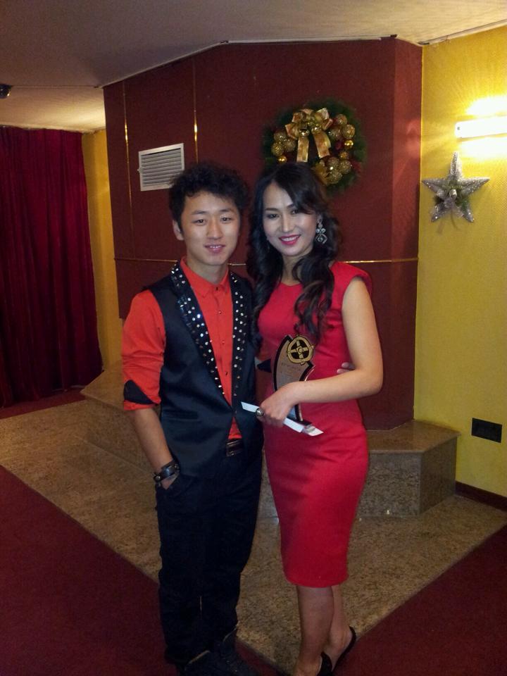 П.Баярцэнгэл хоёр дахь охиноо өлгийдөн авлаа