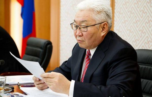 Э.Бат-Үүлээ Монголчуудаас уучлалт гуйгаач !!!