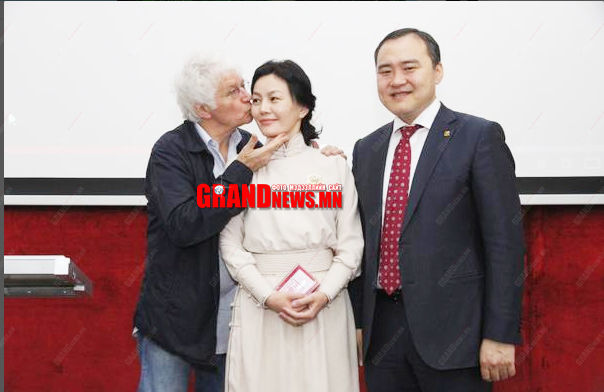 Р.Анхням   “Алтан гадас”-аар энгэрээ мялаалаа