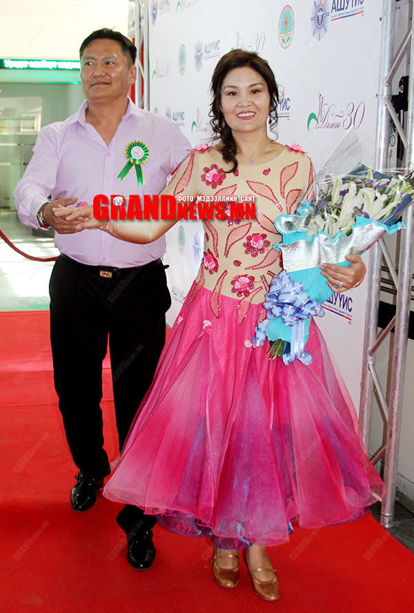 Б.Жигжид сайдын мисс охин жигтэй ТӨГС амьдардаг!  