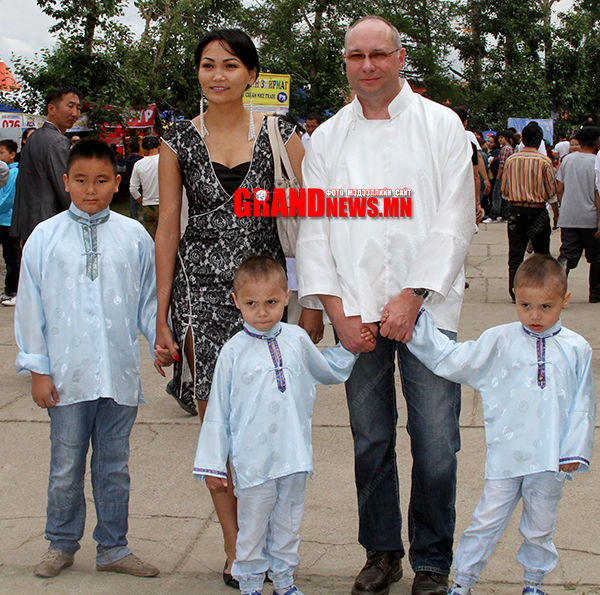 12 насаар ах Герман нөхөртэй сайхан бүсгүй