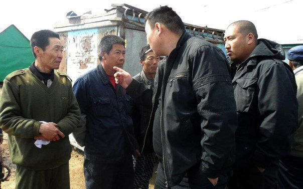 “Босоо хөх монгол”-ынхон мөнгө нэхэж дарамталжээ