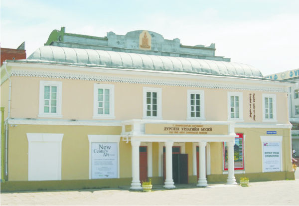 Занабазарын музейн ажилчид “галзуурчихаж”