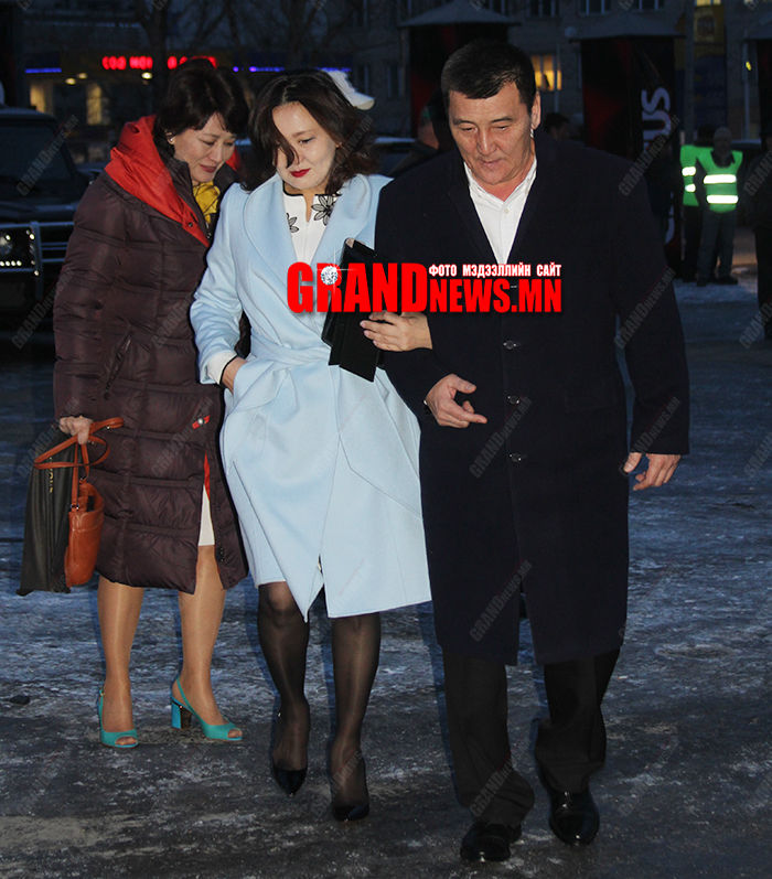 С.Оюун гишүүн нөхрөө зээлүүлэв