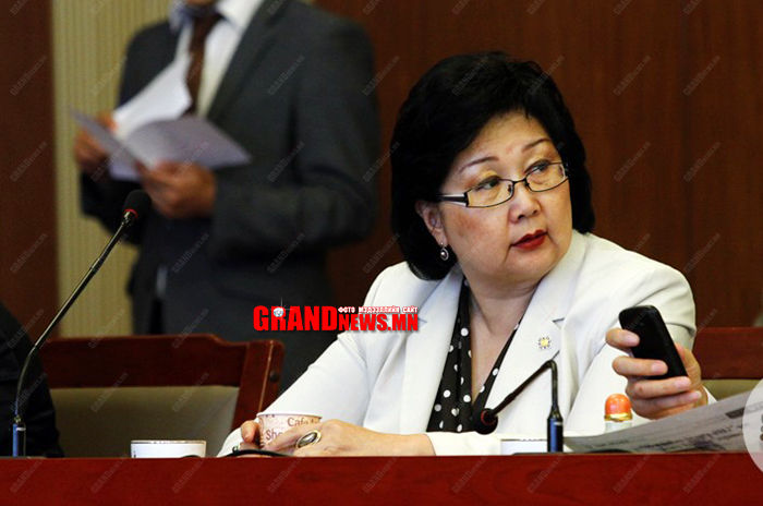 Р.Бурмаа сайд бухимдуу явна