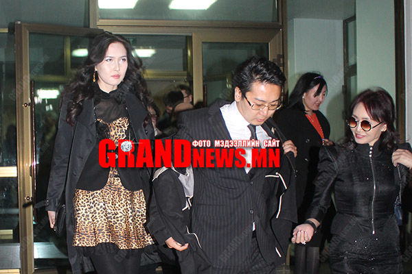 Топ С.Ариунбилэг “Хөх чоно” группын бэр болох нь