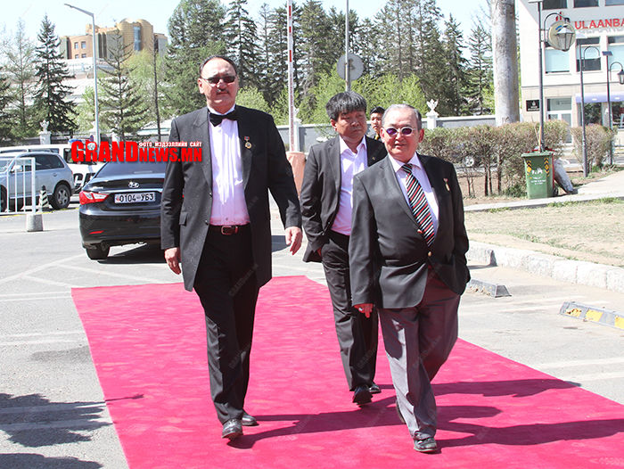 СТА, Приус хоёрыг Ч.Найдандорж цагаатгав